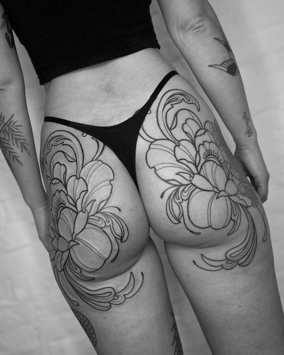 Florales Linework Tattoo